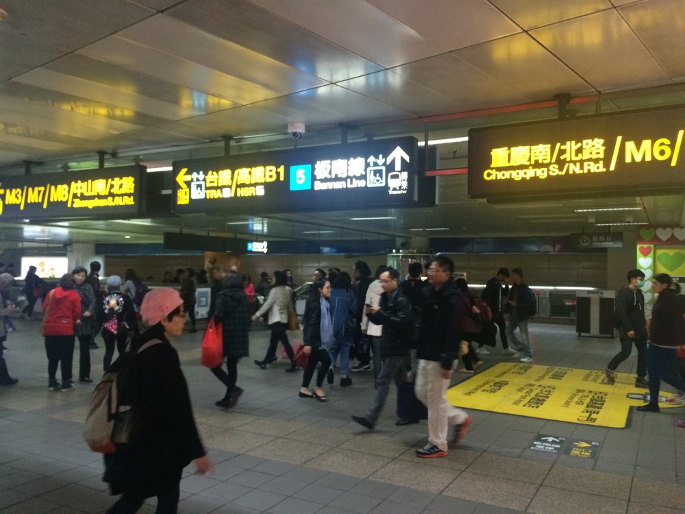 MRT台北駅の構内