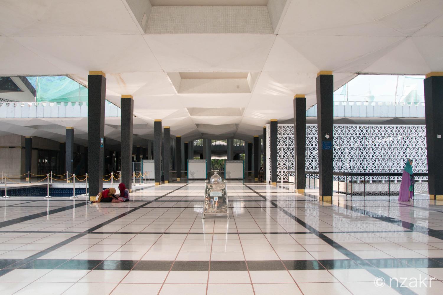 マレーシア国立モスクの内部