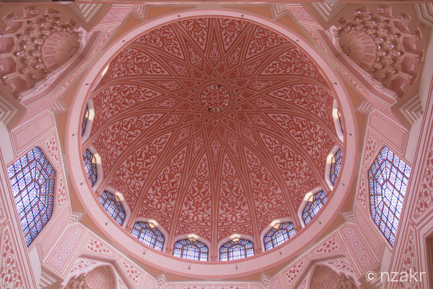 ピンクモスクの天井