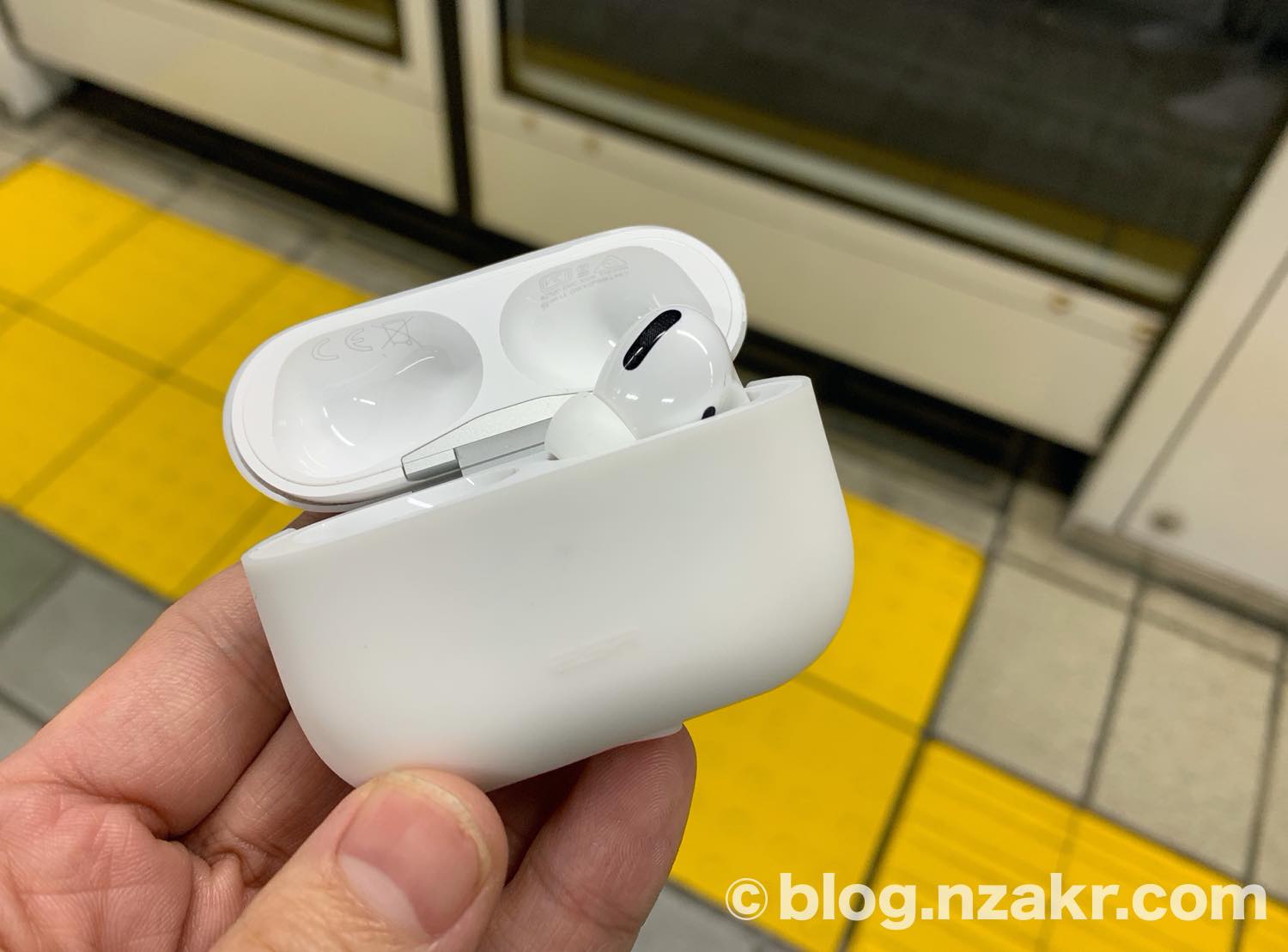 AirPods ケース、片耳のみ